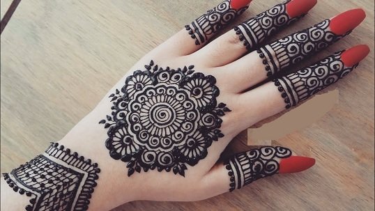 KarvaChauthRound Shape Mehndi Design 24